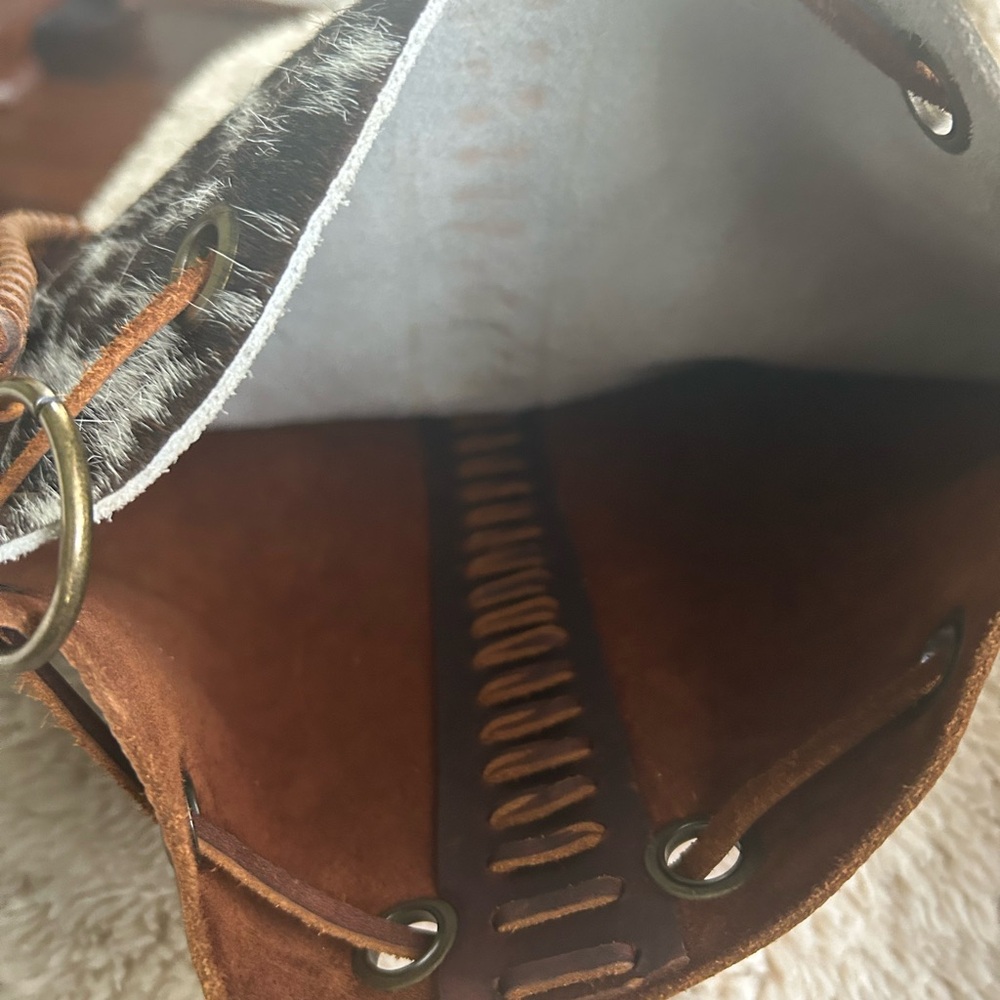 Source Unknown Brown and White Cowhide Shoulder Bag - Picture 3 of 8